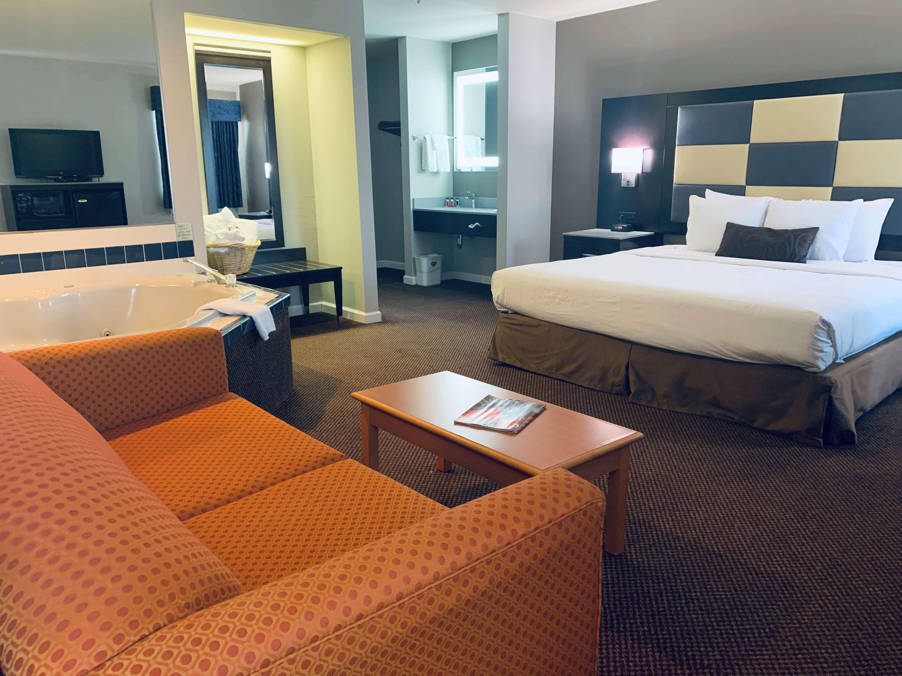 Surestay Plus Hotel By Best Western Redding Bagian luar foto