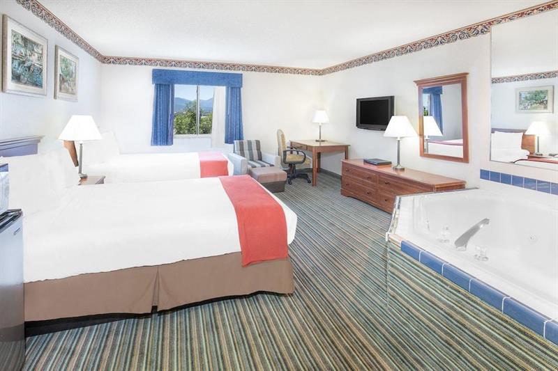 Surestay Plus Hotel By Best Western Redding Bagian luar foto