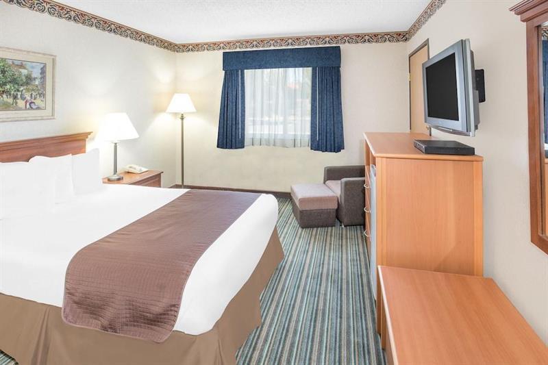 Surestay Plus Hotel By Best Western Redding Bagian luar foto