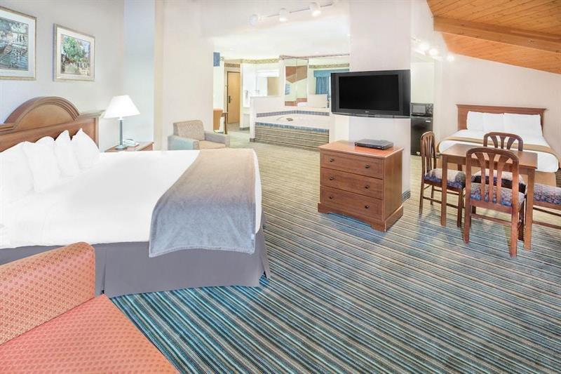 Surestay Plus Hotel By Best Western Redding Bagian luar foto