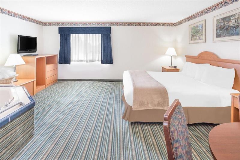 Surestay Plus Hotel By Best Western Redding Bagian luar foto